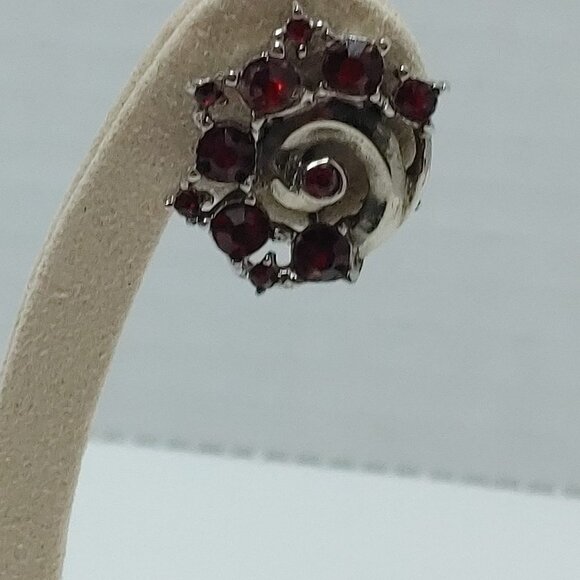 ⭐️5/$25 Vintage silver tone Royal Crest Screw Back Earrings Red Rhinestones Boho - Picture 2 of 10